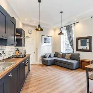 3 Bedroom Victorian Apartment-6 Beds-free Street Parking Edinburgh